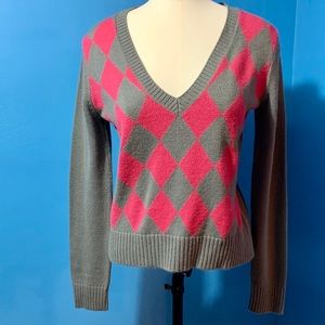V neck check sweater.